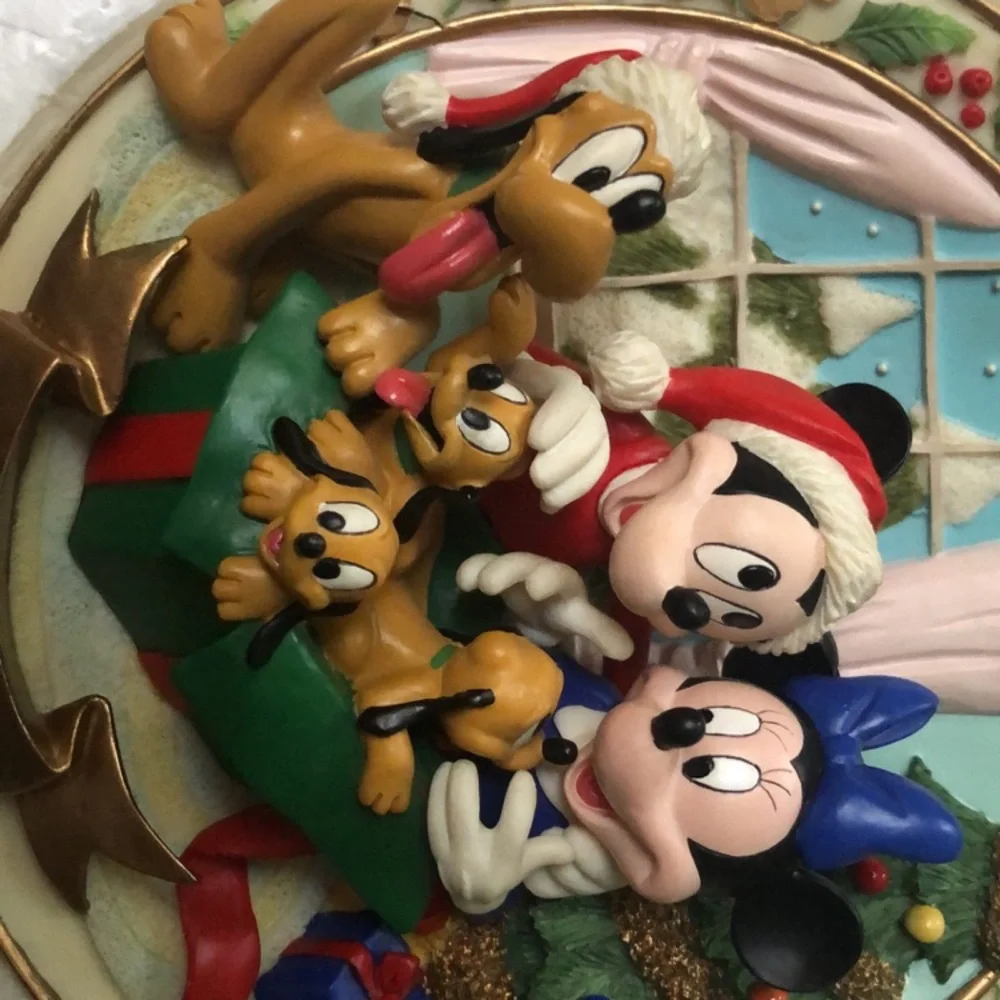 Disney Enesco 1996 Bas Relief Plate